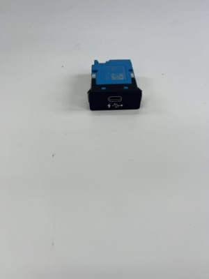 Роз'єм заряджання usb bmw g20 g21 8711939 фото №1