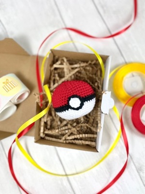 Maskotka Pokeball Pokemon amigurumi na szydełku