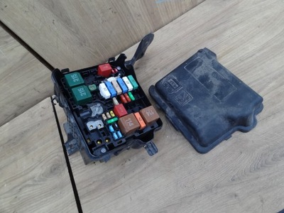 Citroen c4 cactus 2018 lift 1,2 thp коробка запобіжників оригінал фото №1