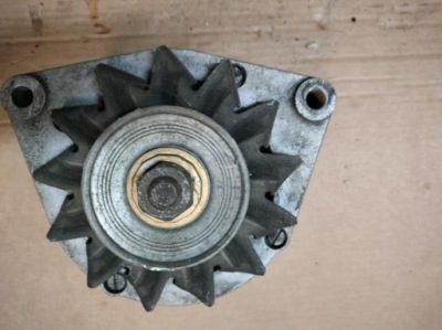 Генератор mercedes /8 200 w115 оригинал фото №1