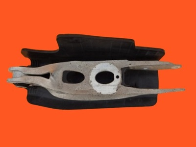 Audi a4 b9 рычаг правый задняя фото №1