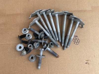 Болти кріпильні підрамник перед ford mustang vi lift фото №1