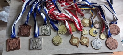 Medale sportowe różne 17szt