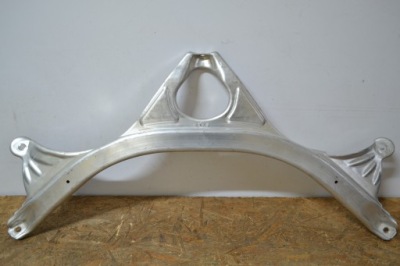 Кронштейн поперечний audi a6 4g a7 4g0805645c фото №1