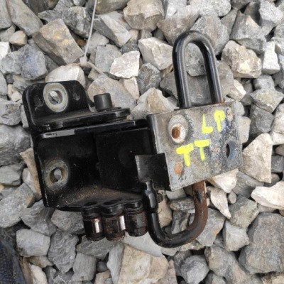 Петля двері нижній лівий перед audi tt фото №1