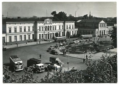 SOSNOWIEC :: Dworzec kolejowy PKP - stare autobusy - 1969