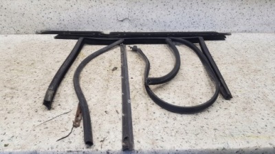 Уплотнители дверь стекло задняя левая kpl bmw e39 lift фото №1