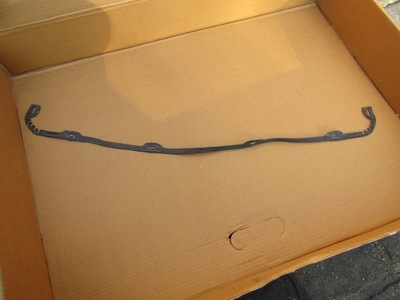 18 mercedes w124 прокладка капот i решітка 85-93 фото №1