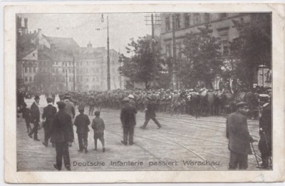 WARSZAWA ... NIEMIECKA PIECHOTA PRZECHODZI PRZEZ WARSZAWĘ .... rok 1917