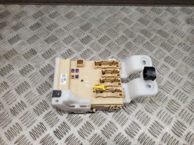 Lexus nx 2015 рамка / модуль запобіжників фото №1