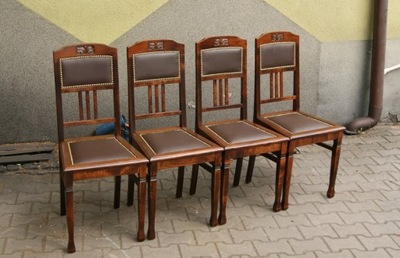 Komplet czterech krzeseł po renowacji