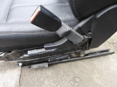 Mercedes gl x164 кліпса натягувач безпеки перед правий oryg europa фото №1