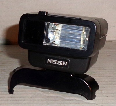 NISSIN - stara lampa błyskowa .