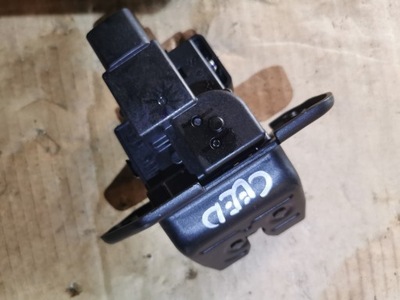 Замок кришки багажника hyundai i30 kia ceed 21r фото №1