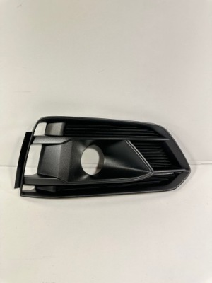 A5 8w6 решётка бампера правая 8w6807682c фото №1