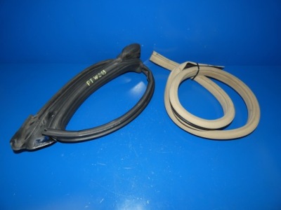 Mercedes cls w219 прокладка двері правий задня фото №1