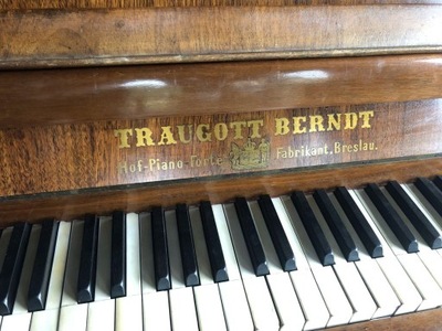 Pianino Traugott Berndt Breslau