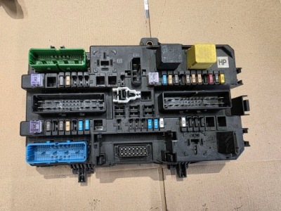 Коробка предохранителей opel zafira b astra h 13220830hp фото №1