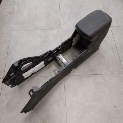 Hyundai ix35 2013r подлокотник туннель средний фото №1