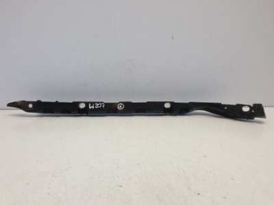 Mercedes w207 c207 a207 напрямна бампера правий задня фото №1