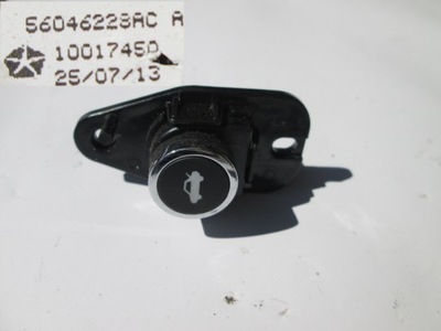 Dodge charger 2014 кнопка открывания крышки задняя фото №1