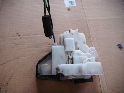 Subaru impreza iii gh hb замок з двері p. t. 2pin фото №1