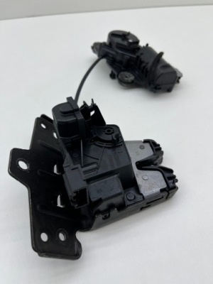 Volvo v90 s90 замок доводчик крышки багажника 31484594 фото №1