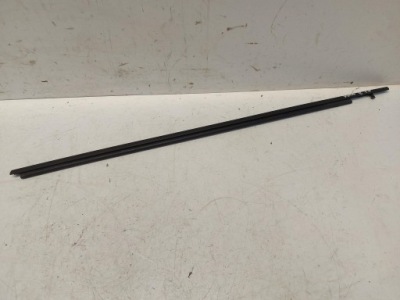 Toyota prius iv молдинг ущільнювач ліва перед фото №1