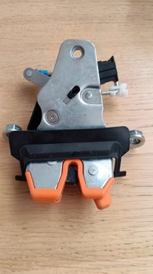 1u6827501j209 замок капот фото №1