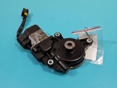 Моторчик шторка дах 2 pin peugeot 2008 1 фото №1