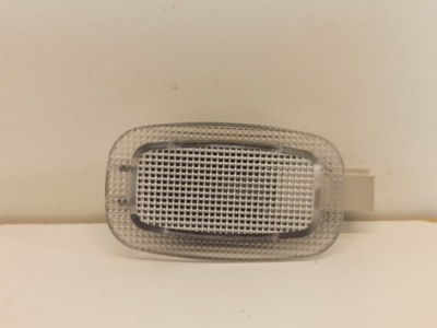 Mercedes w205 лампа кабіни a0028202101 фото №1