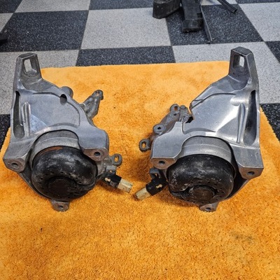 Подушка двигуна audi q7 sq7 4m0399202g 4m0399201g фото №1