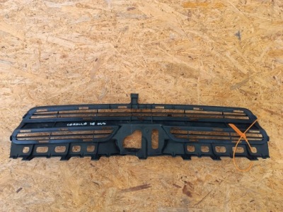 Решітка радіатора решітка радіатора бампера toyota corolla e12 53111-02330 оригінал фото №1