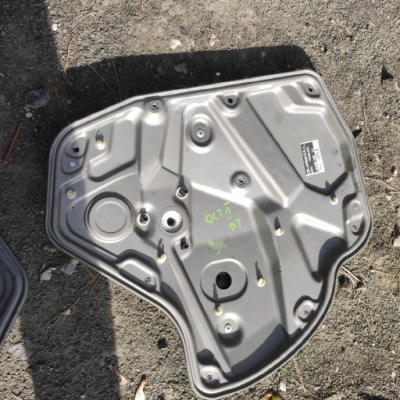 Підйомник скло лівий задня задній skoda octavia ii hb фото №1