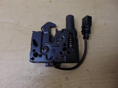 Замок капот audi a1 новый оригинал 82a823509 фото №1