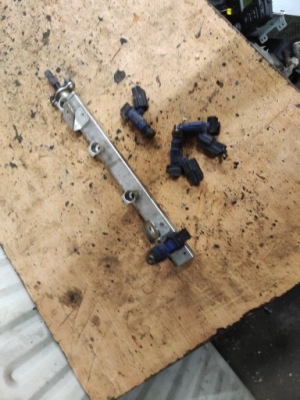 Hyundai ix20 1,4 16v молдинг упорскування форсунки фото №1