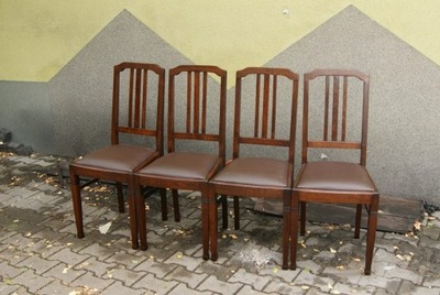 Komplet czterech krzeseł dębowych po renowacji