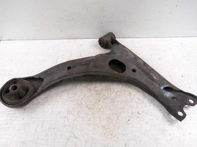 Toyota matrix 1 важіль нижній перед лівий фото №1