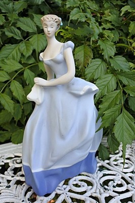 Figurka Royal Dux - dziewczyna