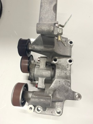 Кронштейн ролик натягувач підпора mitsubishi outlander iii asx 4007 c-crosser фото №1