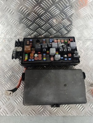 Opel insignia a 2013 рамка / модуль предохранителей 13345495 фото №1