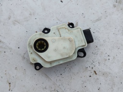 Моторчик жалюзі шторка 110485401 tesla model s фото №1