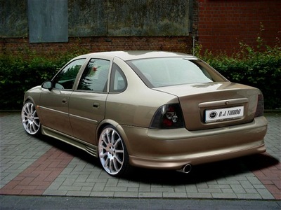 OPEL VECTRA B * FACING REAR *DJ-TUNING  