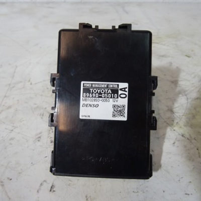 Toyota avensis t27 модуль питания 89690-05010 фото №1