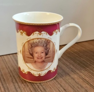 Królowa Elżbieta II Kubek porcelanowy w pudełku