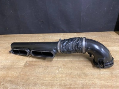 Воздухозаборник воздуха range rover sport l494 оригинальный номер cpla-9a675-ad фото №1