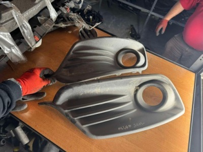 Решётка бампера противотуманной фары перед l/p renault megane iii 263361032r 263315510r фото №1