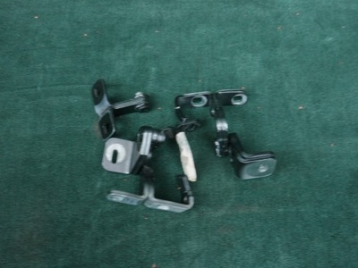 Петлі двері болти aston martin vantage 2017- фото №1