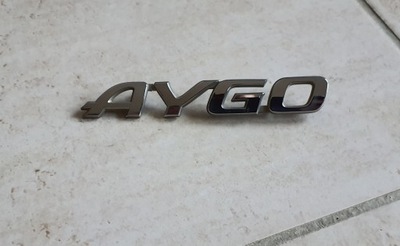 TOYOTA AYGO I 05-14 EMBLEMA NAPIS