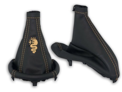 Alfa romeo 147 2000-2004 комплект чехлы рычага czarna кожа вышивка бежевый logo фото №1